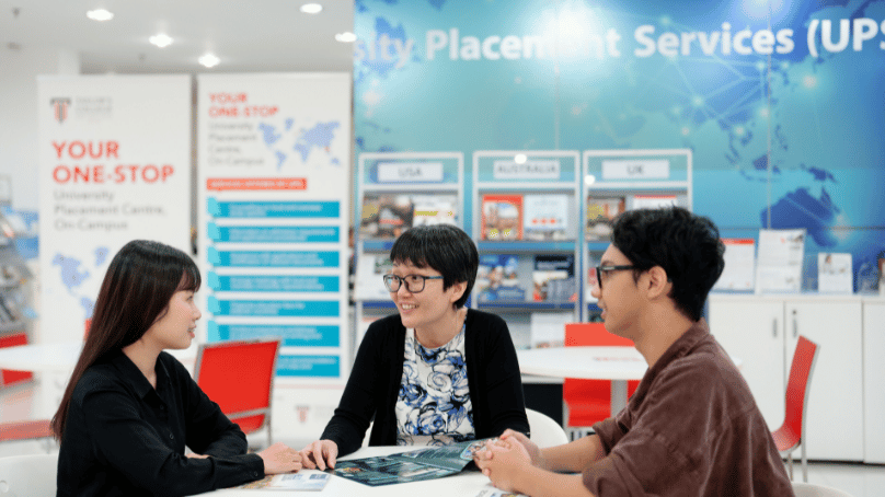 UPS advisor attends to students