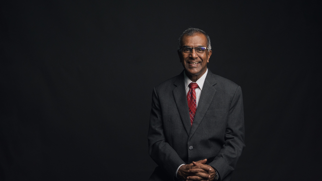 portrait of professor dr pt thomas